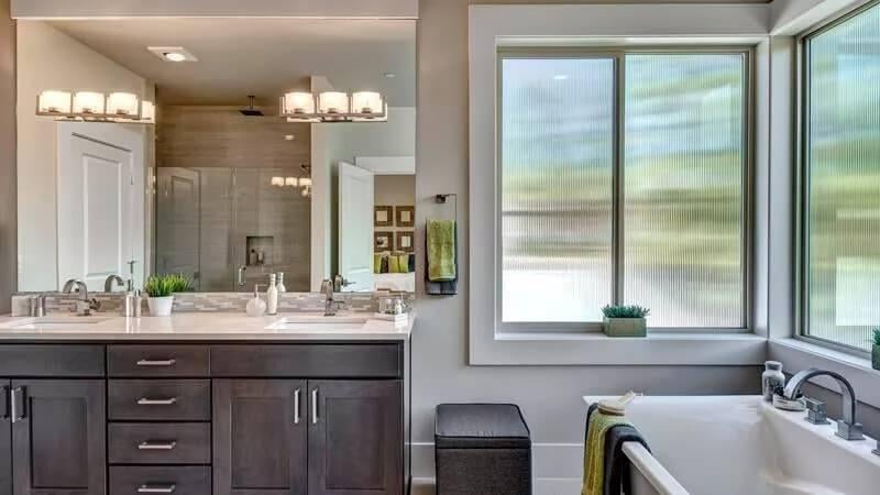 Admire the Elegant Vanity That Sets the Tone in This Bathroom