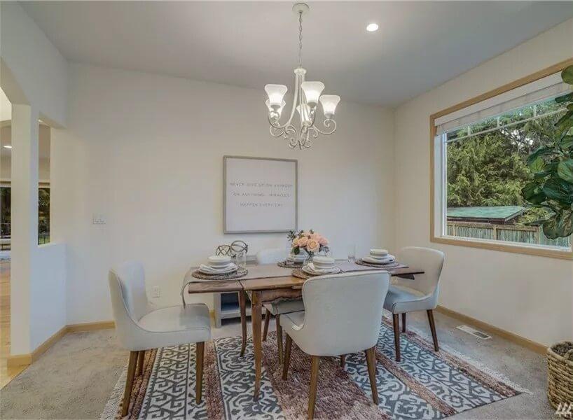 Elegant Dining Space Featuring a Stunning Chandelier