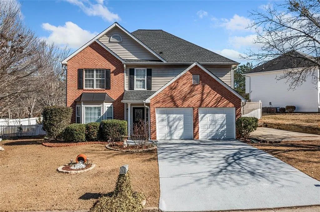 Traditional-Style 3-Bedroom Home for a Corner Lot with Covered Patio and 2-Car Garage (2,476 Sq. Ft Floor Plan)
