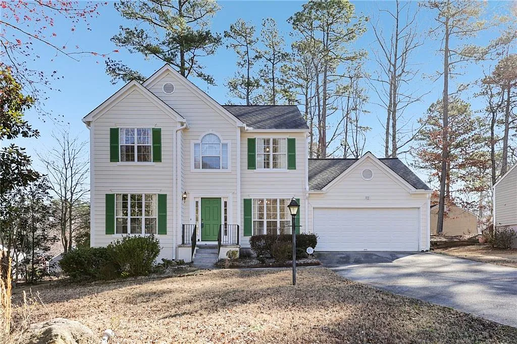 3-Bedroom Traditional Home with Bonus Room and 2-Car Garage (1,946 Sq. Ft Floor Plan)