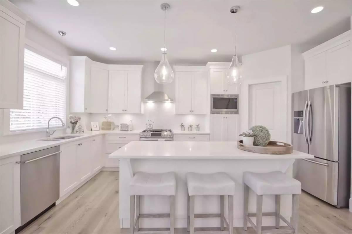 Bright Kitchen with a Stylishly Simple Island