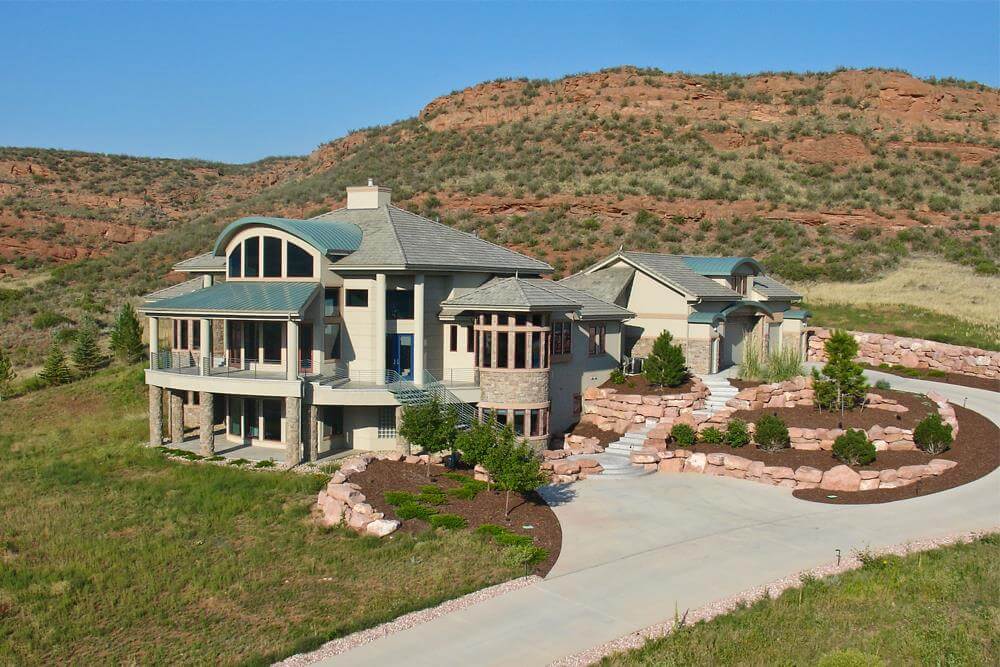4-Bedroom Contemporary Home with Loft and Walkout Basement (Floor Plan)