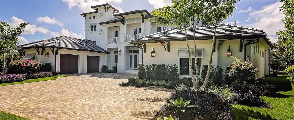 Look at Those Elegant Lanterns on This Tropical Facade