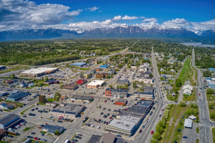 15 Best Small Towns in Alaska for Glacier and Ice Hiking