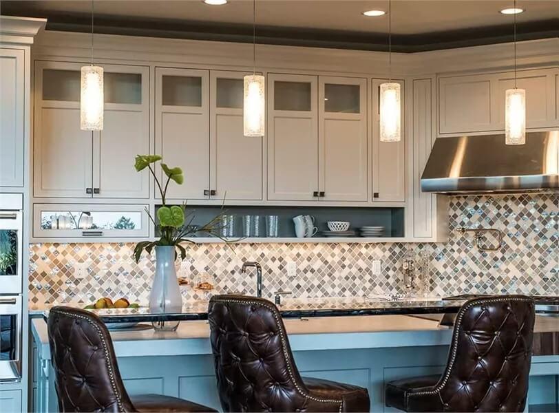 Check Out the Patterned Backsplash That Adds a Pop of Visual Interest