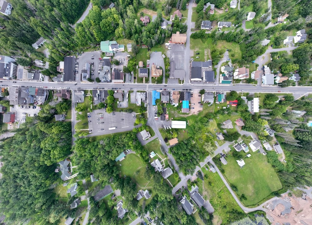 10 Secluded Neighborhoods in New York State Set High Standard for Laid-Back Lifestyle