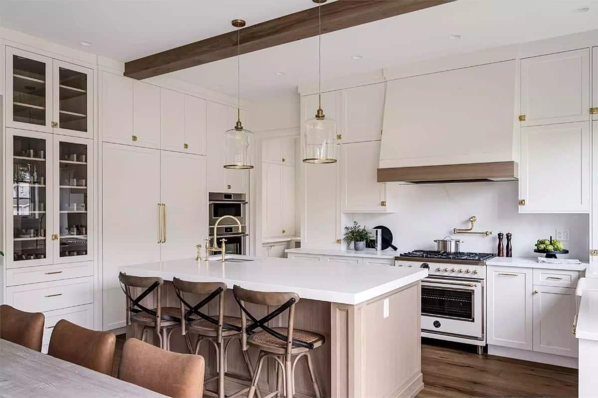 Check Out the Pendant Lights That Elevate This Modern Kitchen