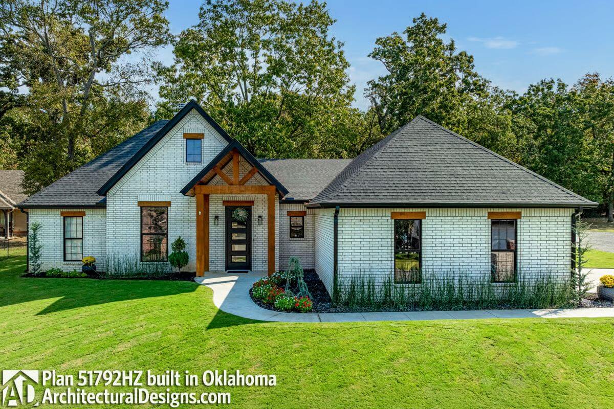 Traditional 4-Bedroom Brick Home with Double Garage and Open Living Space (Floor Plan)