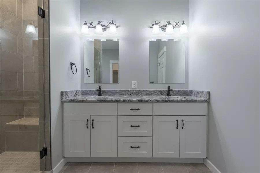 Check Out the Marble Countertop Elevating This Dual Vanity