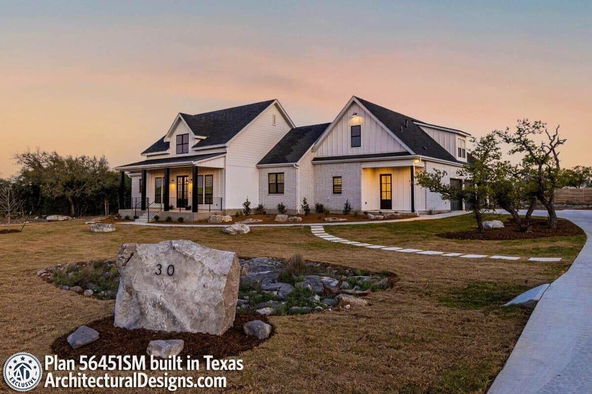 Impressive Modern Farmhouse With Bold Black Trim and Serene Landscaping