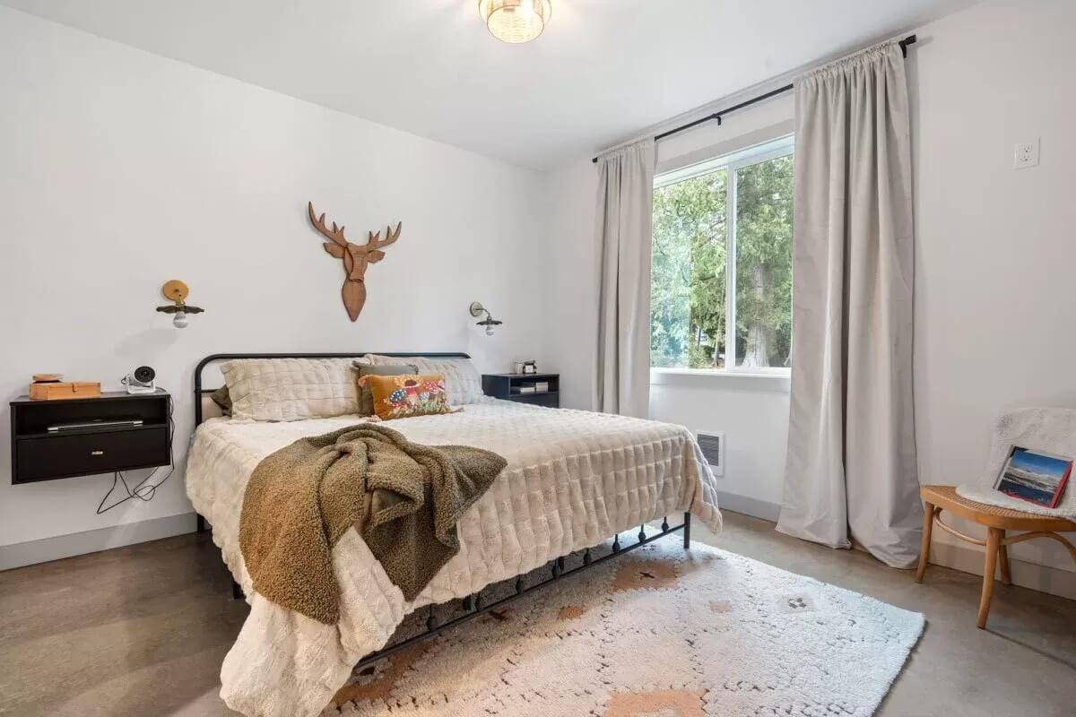 Rustic Bedroom Charm with Sleek Metal Frame Bed