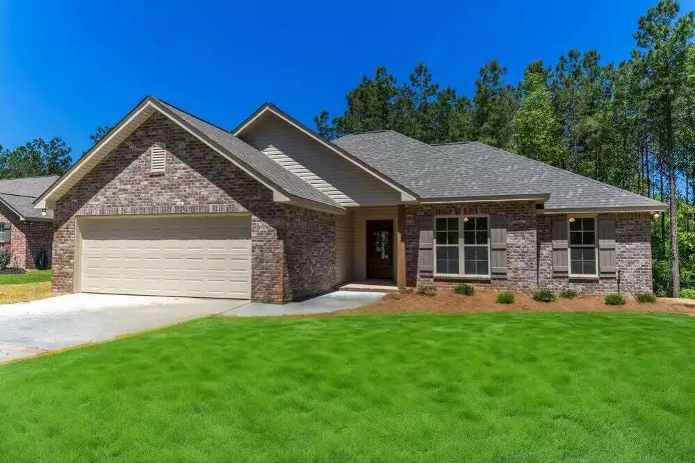 Golden Gate Traditional-Style Home with Double Garage and 4 Bedrooms (Floor Plan)