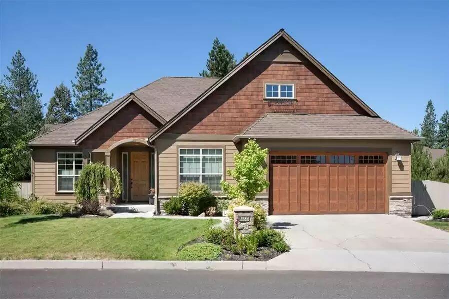Craftsman-Style Home with 3 Bedrooms and Open-Concept Living (Floor Plan)