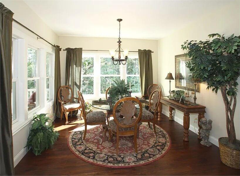 Discover the Elegance of This Sun-Drenched Breakfast Nook