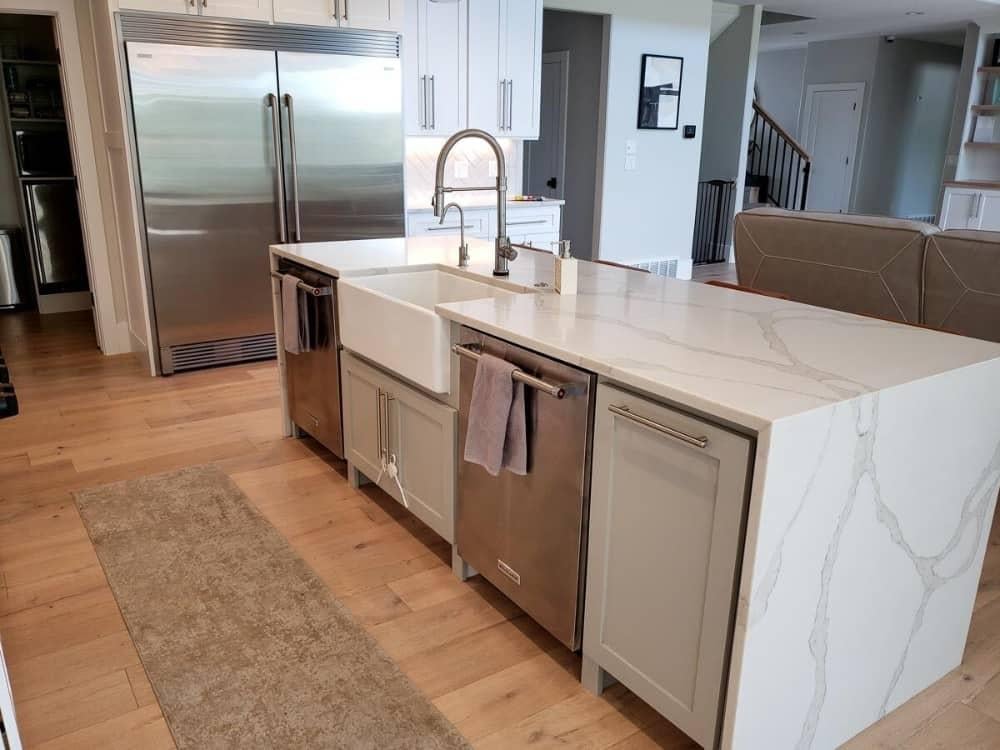 Wow, That Farmhouse Sink Takes Center Stage on This Kitchen Island
