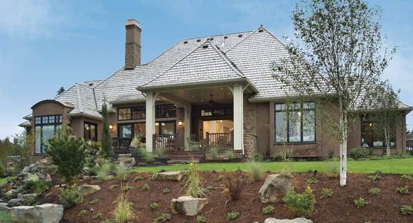 Elegant Backyard Escape with a Classic Roofline