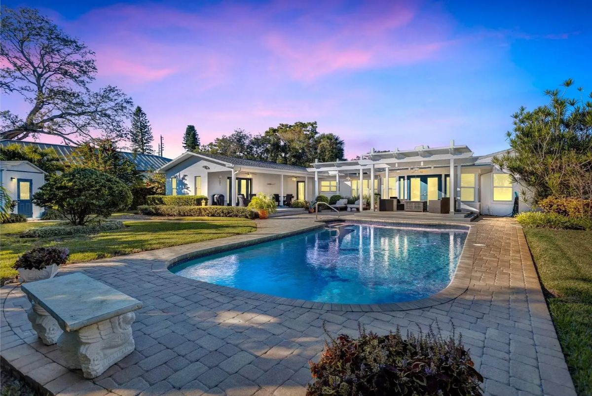 In St Petersburg, $10,000,000 will get you this property. This unique $10 million offering includes two adjacent properties—one at 140