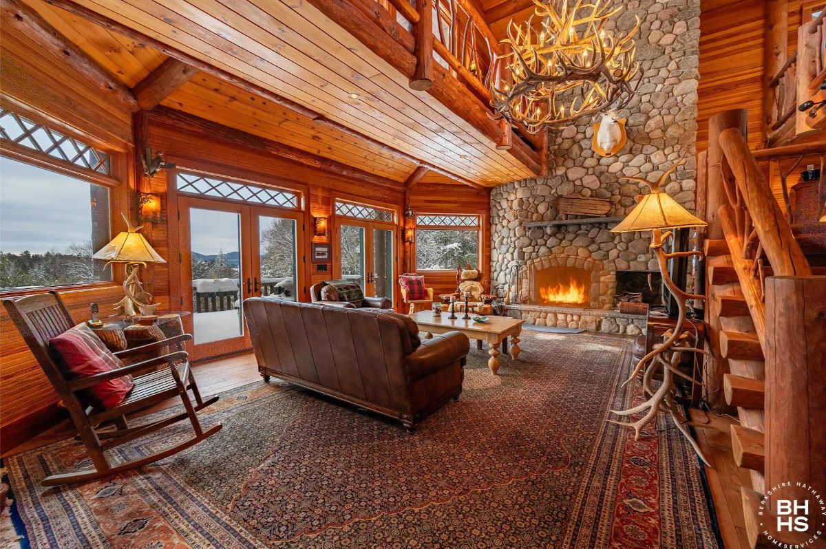 Double-height ceilings and large windows open to mountain views.