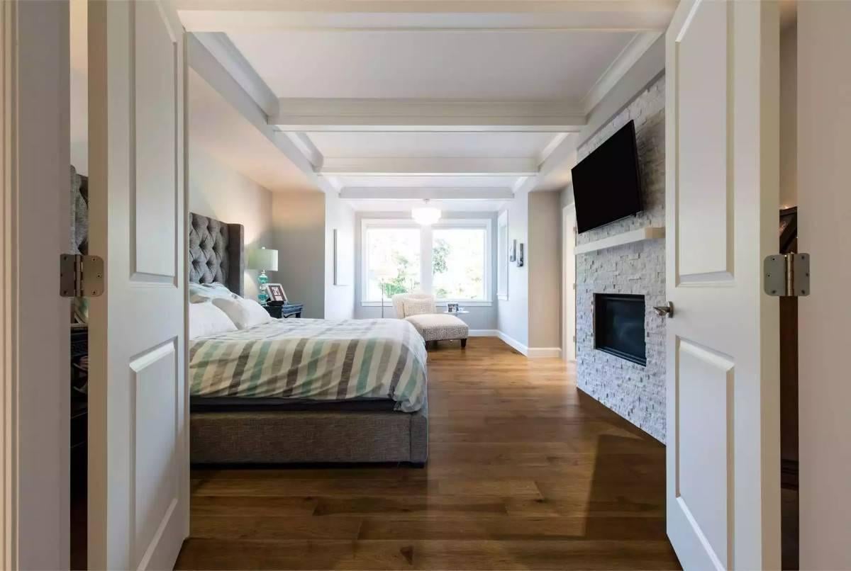 Feel the Warmth with This Bedroom