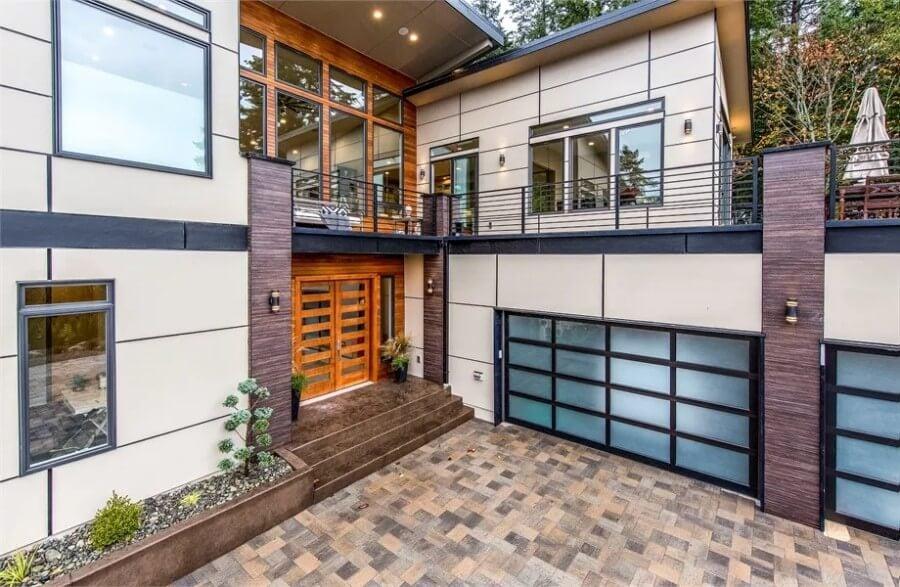 Wow, Look at the Expansive Glass Sections in This Entryway