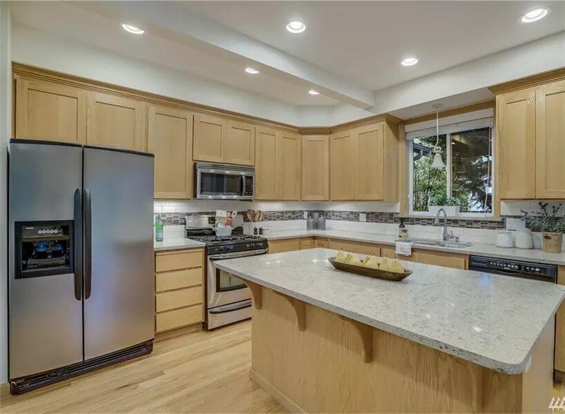 Bright Kitchen Featuring a Sleek Quartz Island Countertop