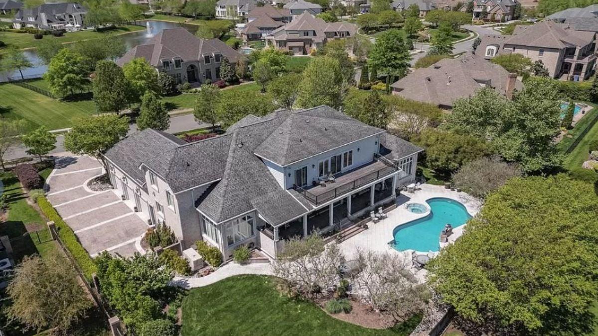 Expansive Backyard with Curved Pool and Rooftop Terrace
