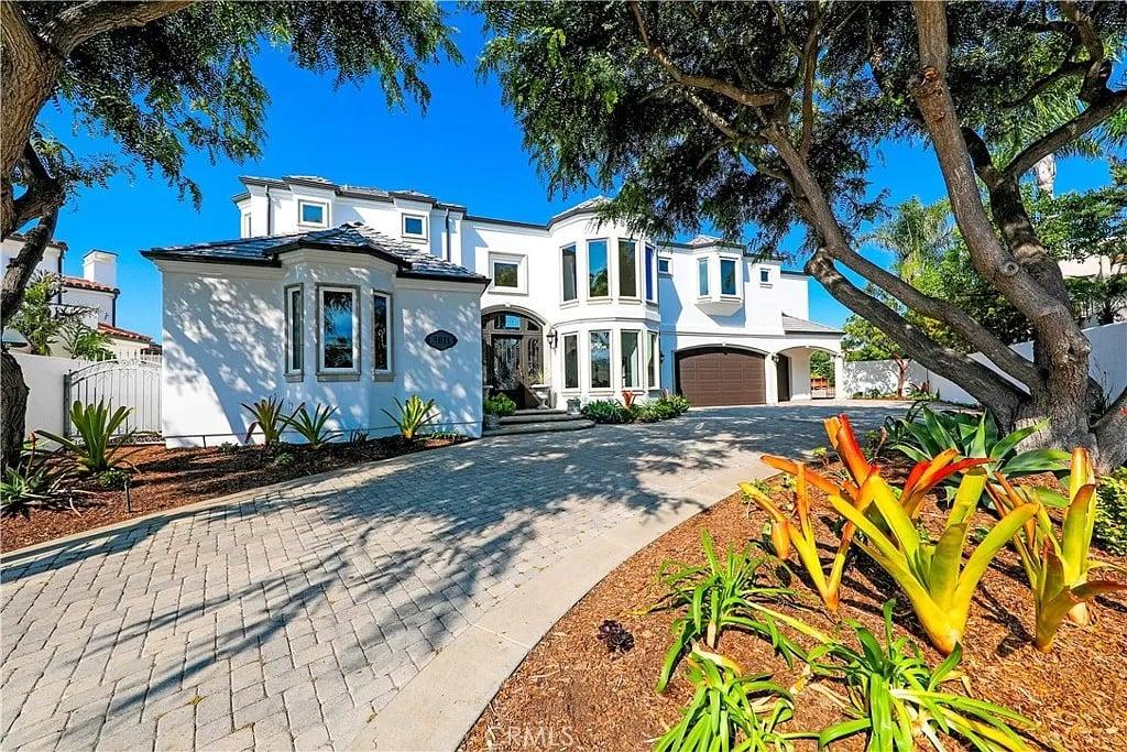 Wave Hello to This Coastal Gem with Stunning Curved Facade
