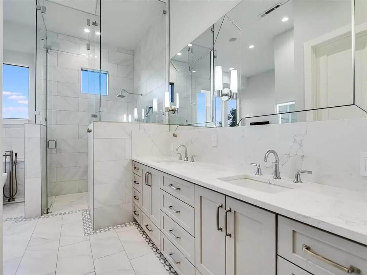 Wow, Look at That Elegant Mirror Arrangement in This Bathroom