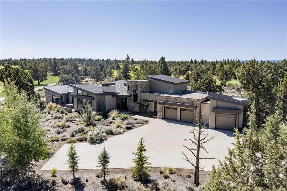 Explore the Striking Angular Rooflines of This Contemporary Home