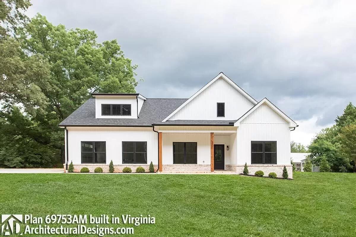 Classic Farmhouse Look with a Fresh Twist of Black Accents