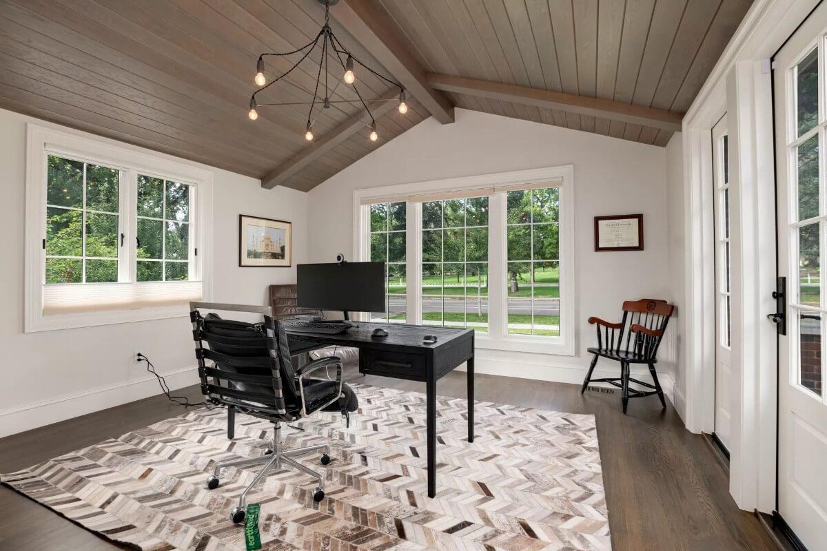 Check Out the Vaulted Ceiling in This Light-Filled Home Office