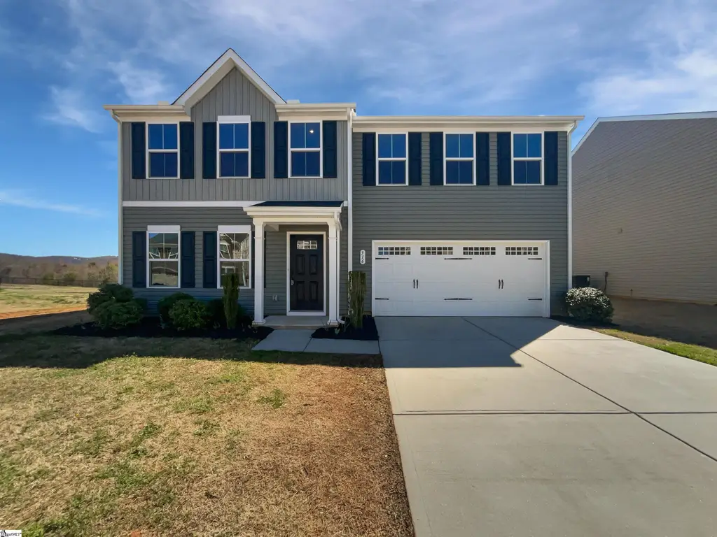 Traditional-Style 4-Bedroom Home with Open-Concept Layout and Back Patio (Floor Plan)