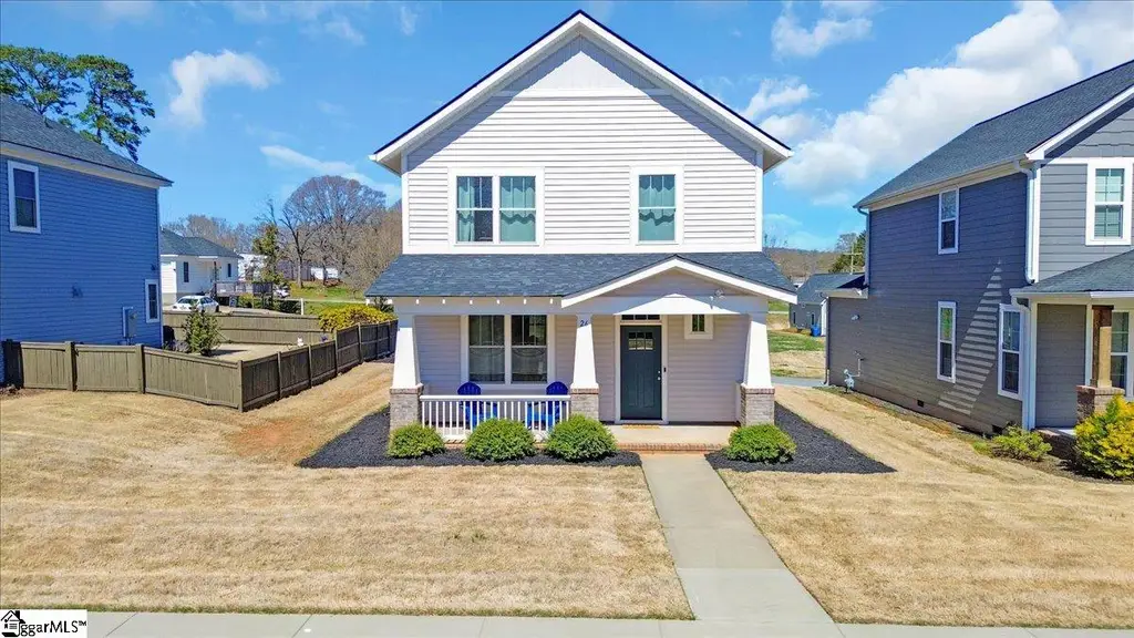 3-Bedroom Craftsman-Style Home with Screened Porch and Two-Car Parking Pad (Floor Plan)