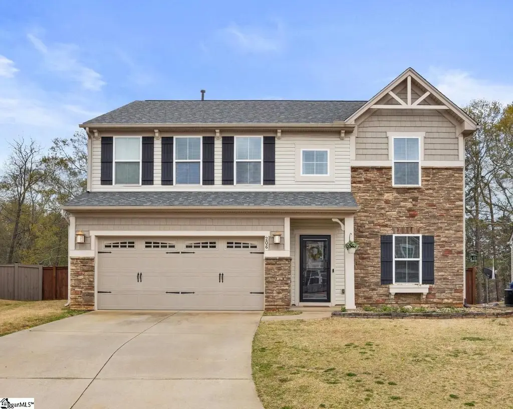 Craftsman-Style 4-Bedroom Home with Open-Concept Layout and Screened-in Porch (Floor Plan)