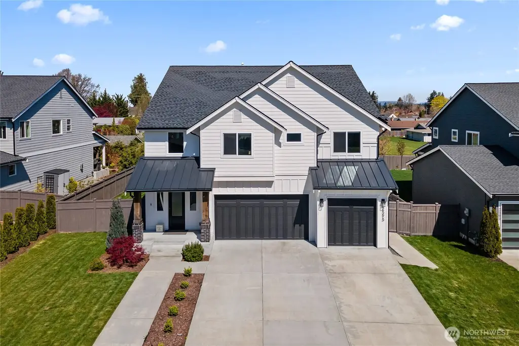 Modern Farmhouse 5-Bedroom Home with Loft and 3-Car Garage (3,363 Sq. Ft. Floor Plan)