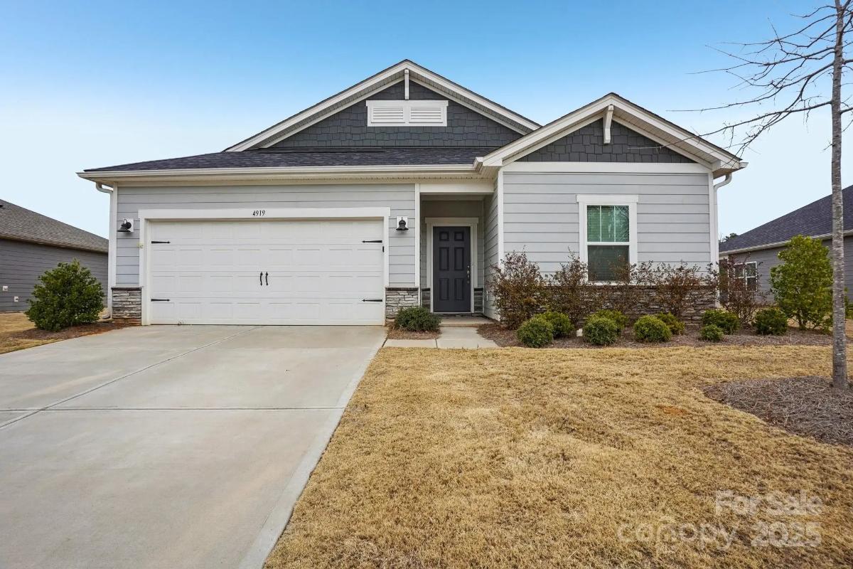 3-Bedroom Ranch-Style Home with Open-Concept Layout and Double Garage (1,810 Sq. Ft. Floor Plan)