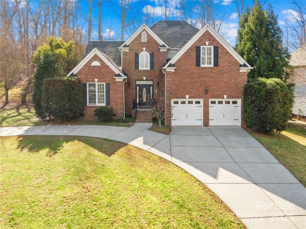3-Bedroom Traditional-Style Home with Two-Story Foyer and Bonus Room (2,628 Sq. Ft. Floor Plan)