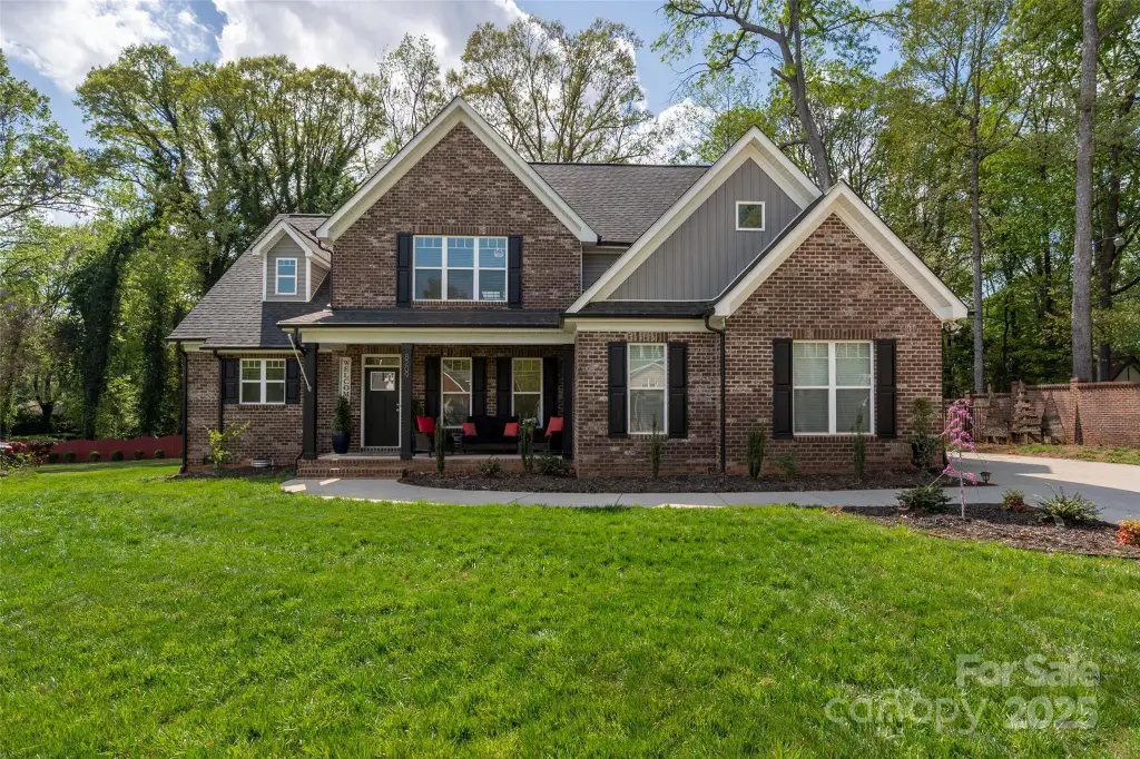 Transitional-Style 4-Bedroom Home with Loft and Bonus Room (3,316 Sq. Ft. Floor Plan)