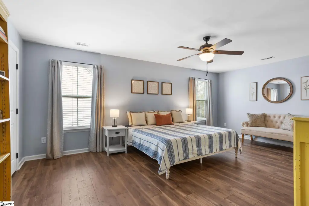Craftsman-Style 4-Bedroom Home with Open-Concept Layout and Screened-in Porch (Floor Plan)