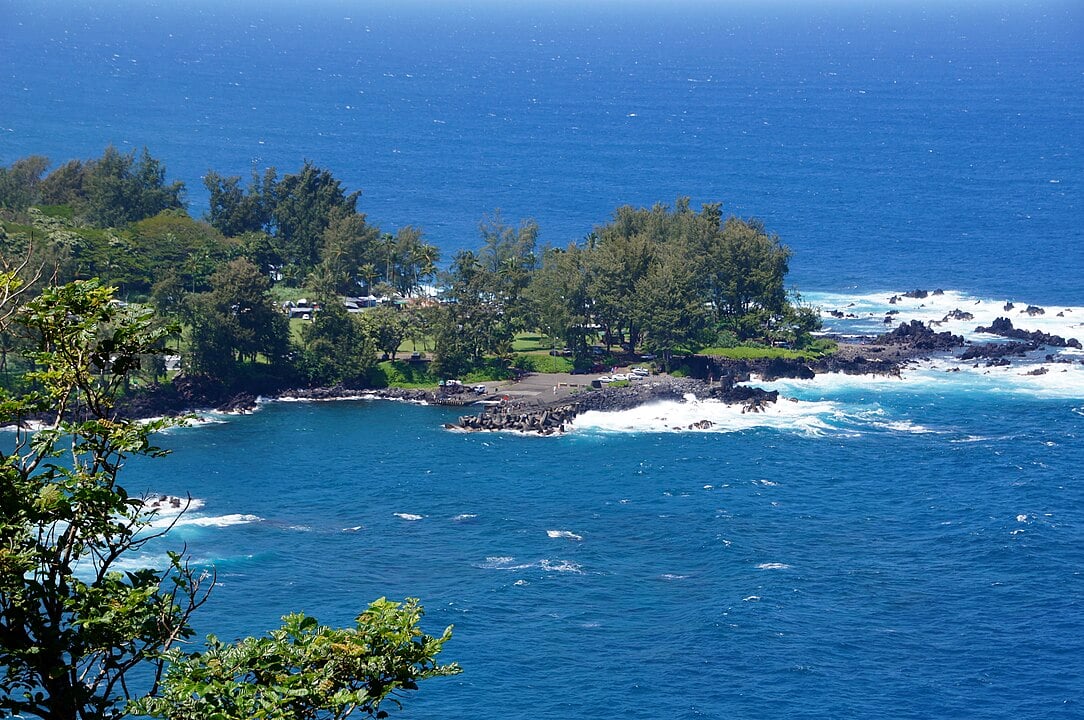 10 Secluded Towns Living Large on the Lush Windward Side of Hawaii's Big Island