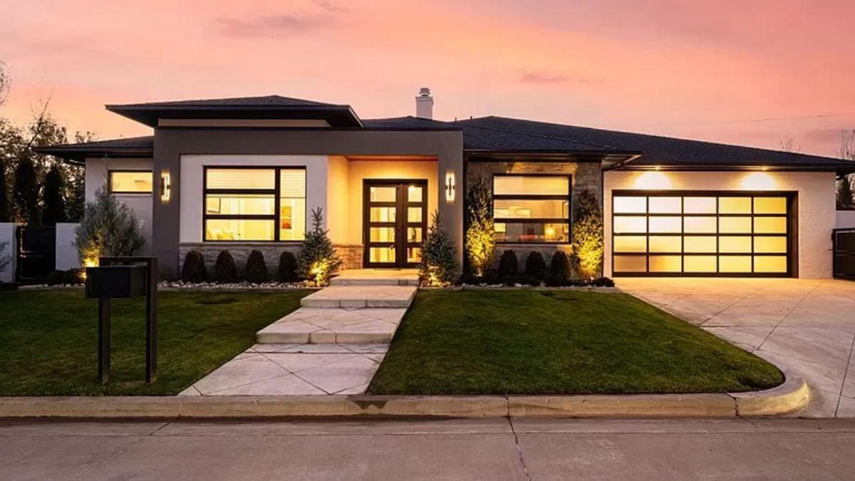 Check Out the Clean Lines and Symmetrical Design of This Modern Home