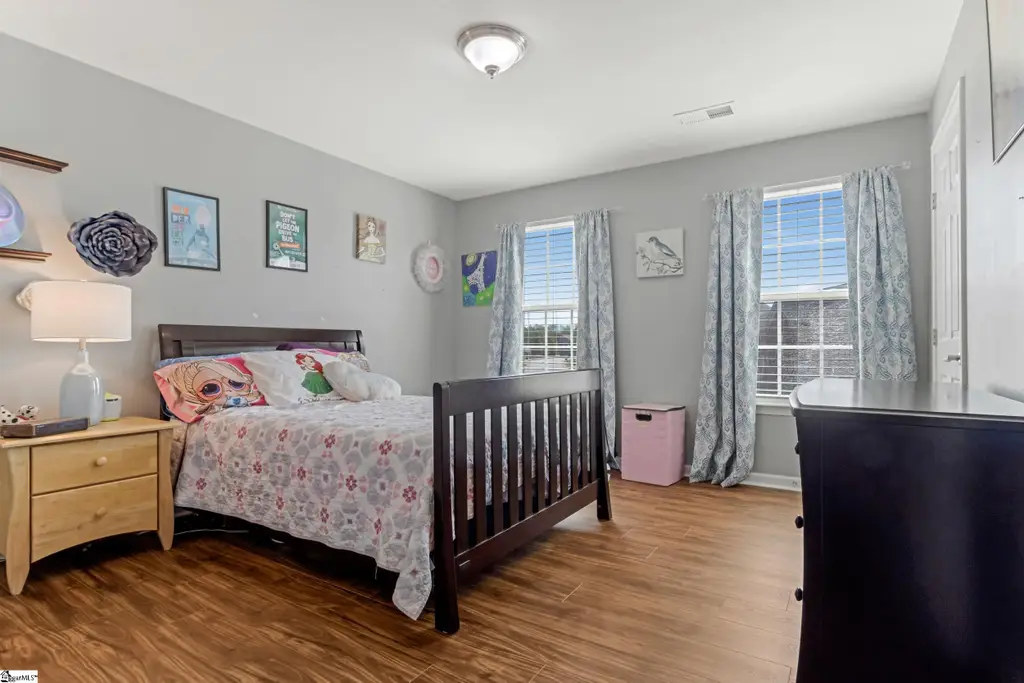Traditional-Style 4-Bedroom Home for a Corner Lot with Open-Concept Layout (Floor Plan)