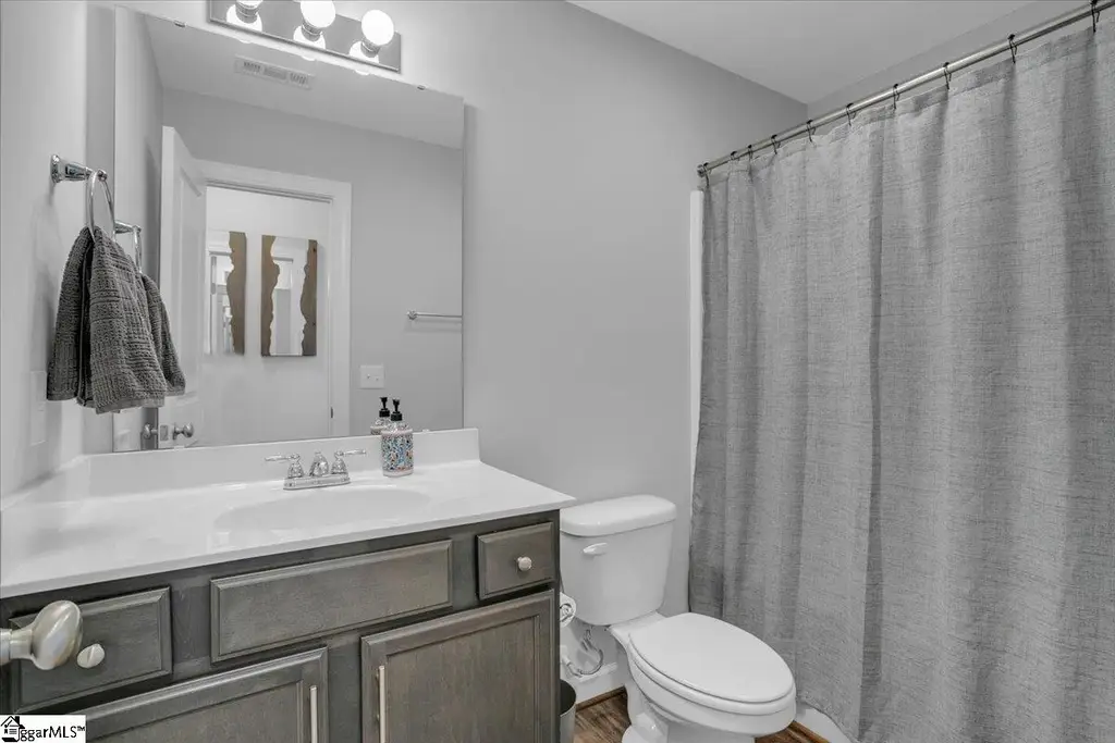 3-Bedroom Craftsman-Style Home with Screened Porch and Two-Car Parking Pad (Floor Plan) 
