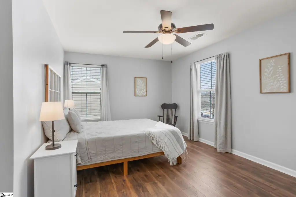 Craftsman-Style 4-Bedroom Home with Open-Concept Layout and Screened-in Porch (Floor Plan)