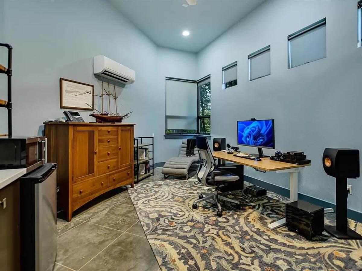 Spot the Nautical Touches in This Contemporary Home Office