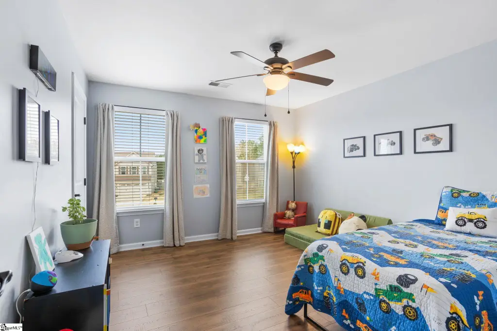 Craftsman-Style 4-Bedroom Home with Open-Concept Layout and Screened-in Porch (Floor Plan)
