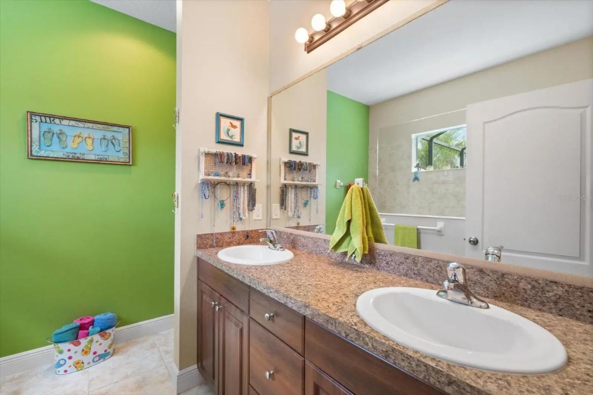 Contemporary 3-Bedroom Florida Home with Front Porch and Screened-in Pool (1,805 Sq. Ft. Floor Plan)