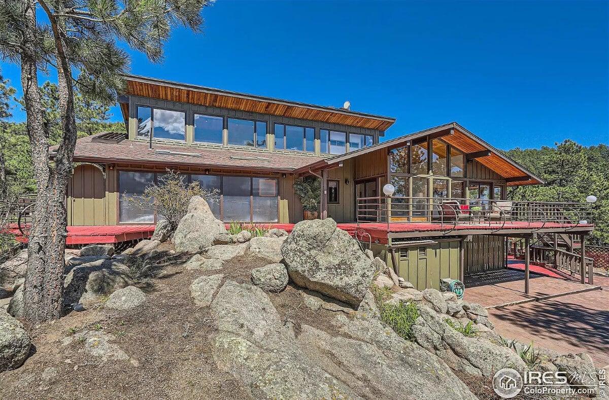 Mid-Century Mountain Retreat With Unmatched Views