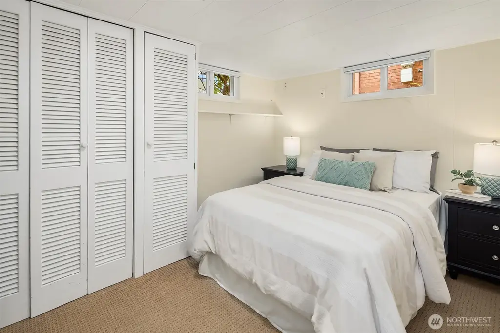 Colonial-Style 4-Bedroom Home for a Corner Lot with Bonus Room and Detached Single Garage (2,788 Sq. Ft. Floor Plan)