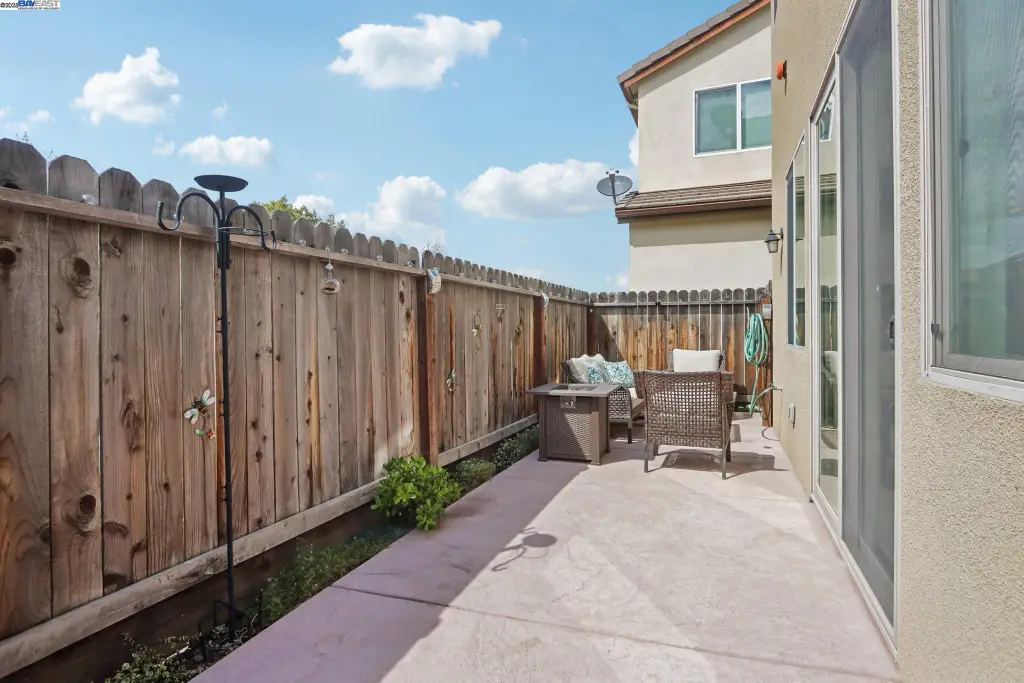 Mediterranean-Style 3-Bedroom Home for a Corner Lot with Open Floor Plan and 2-Car Garage (1,512 Sq. Ft. Floor Plan)